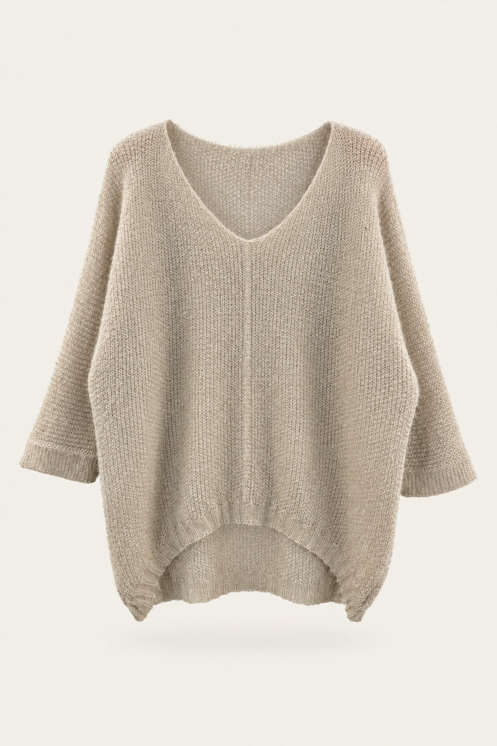 Pull oversize en maille col V – Beige – vue de face – EMORA