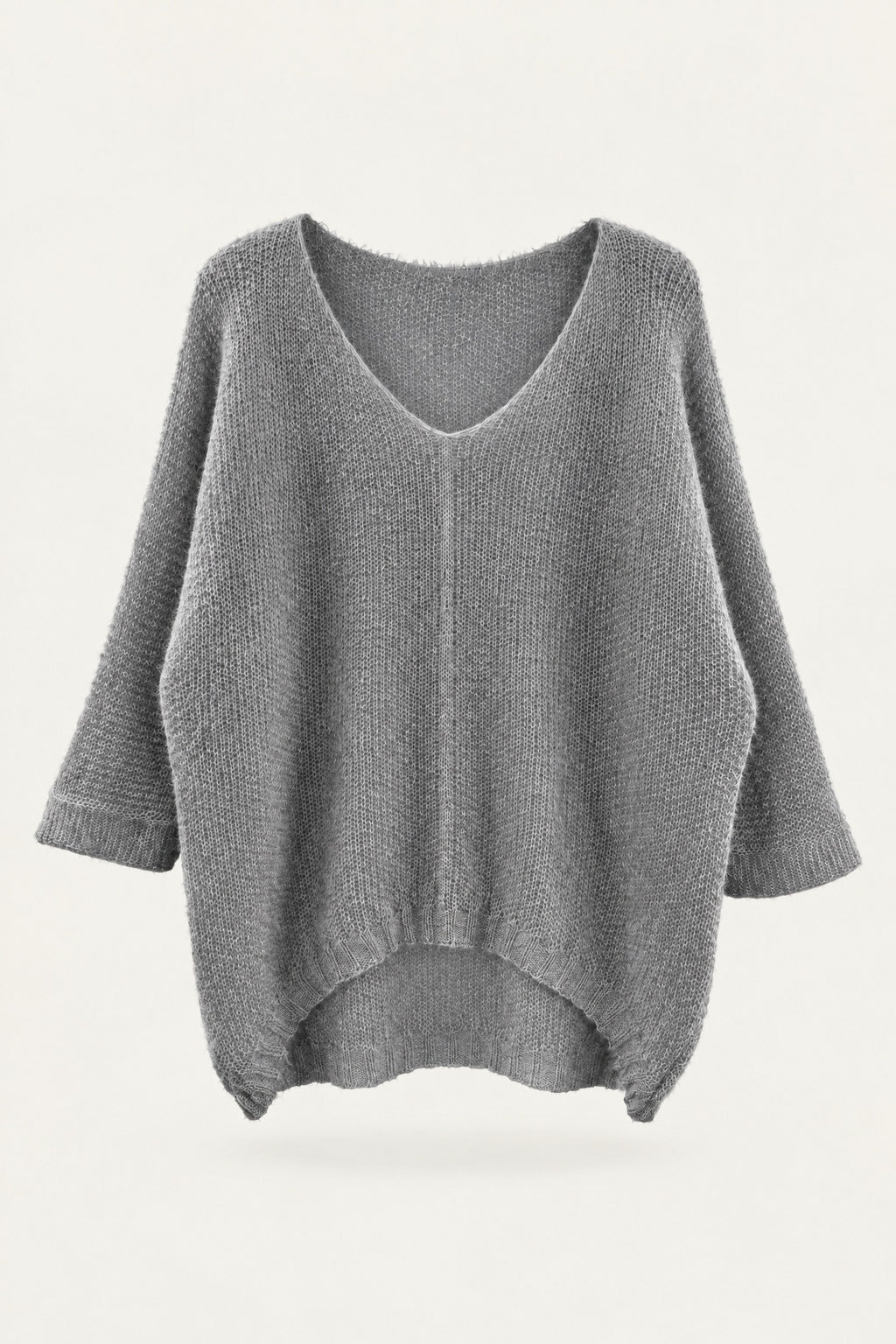 Pull oversize en maille col V – Gris clair – vue de face – EMORA