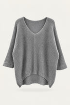 Pull oversize en maille col V – Gris clair – vue de face – EMORA