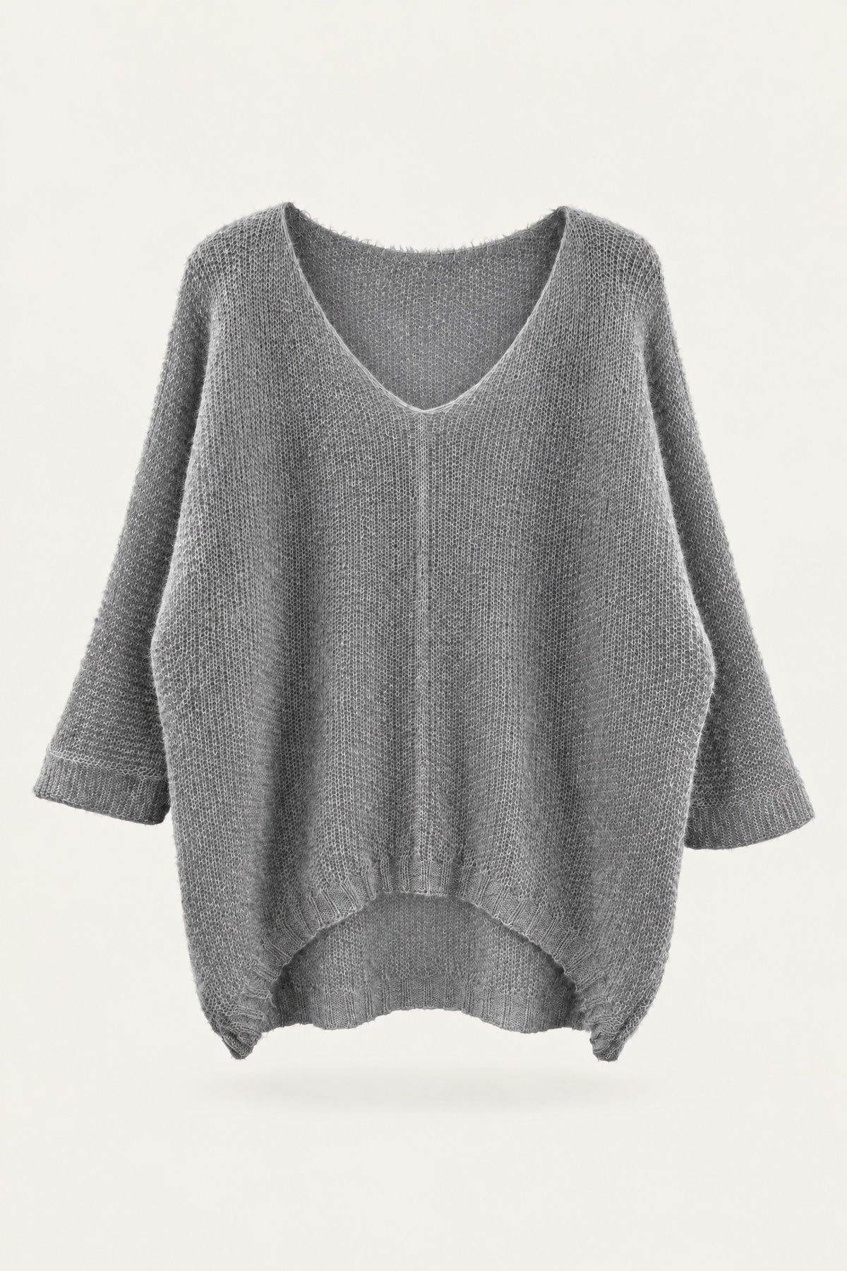Pull oversize en maille col V – Gris clair – vue de face – EMORA