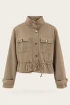 Veste saharienne courte à taille ajustable – Beige – vue de face – EMORA