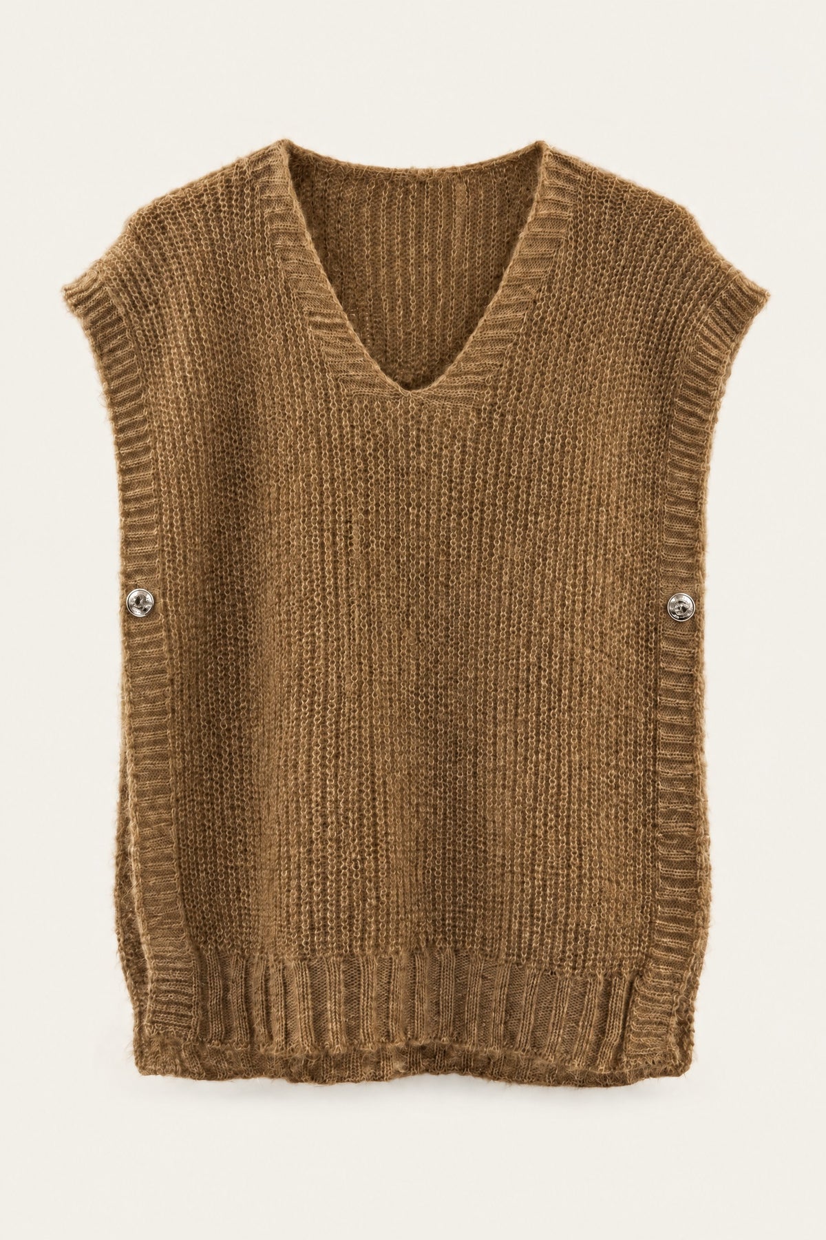 Pull sans manches en maille col V – Camel – vue de face – EMORA
