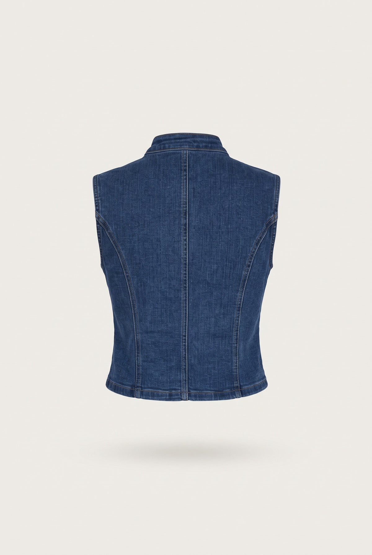 Ensemble en denim gilet officier et jean large – vue de dos – EMORA