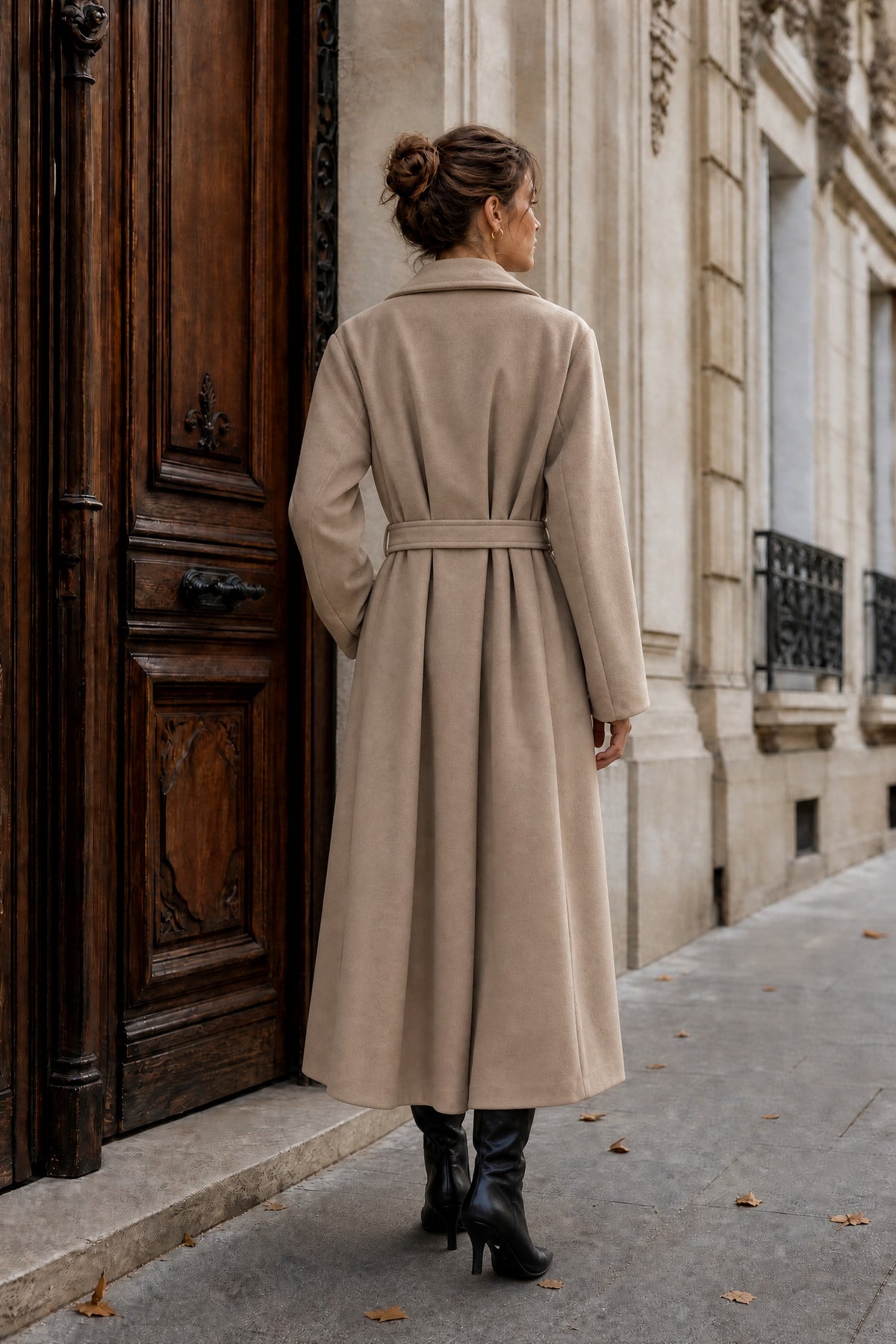 Manteau long ceinturé à revers – Beige – EMORA