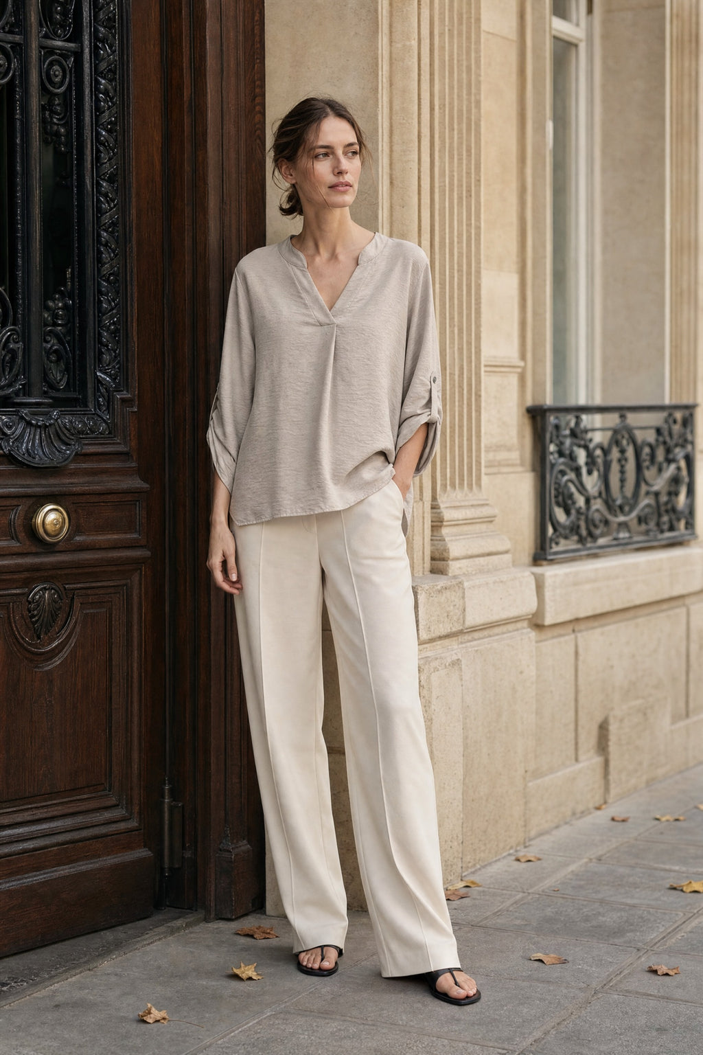 Blouse fluide col V à manches retroussables – Beige – EMORA