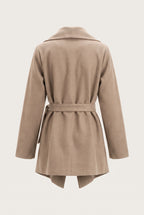 Manteau court ceinturé à col cascade