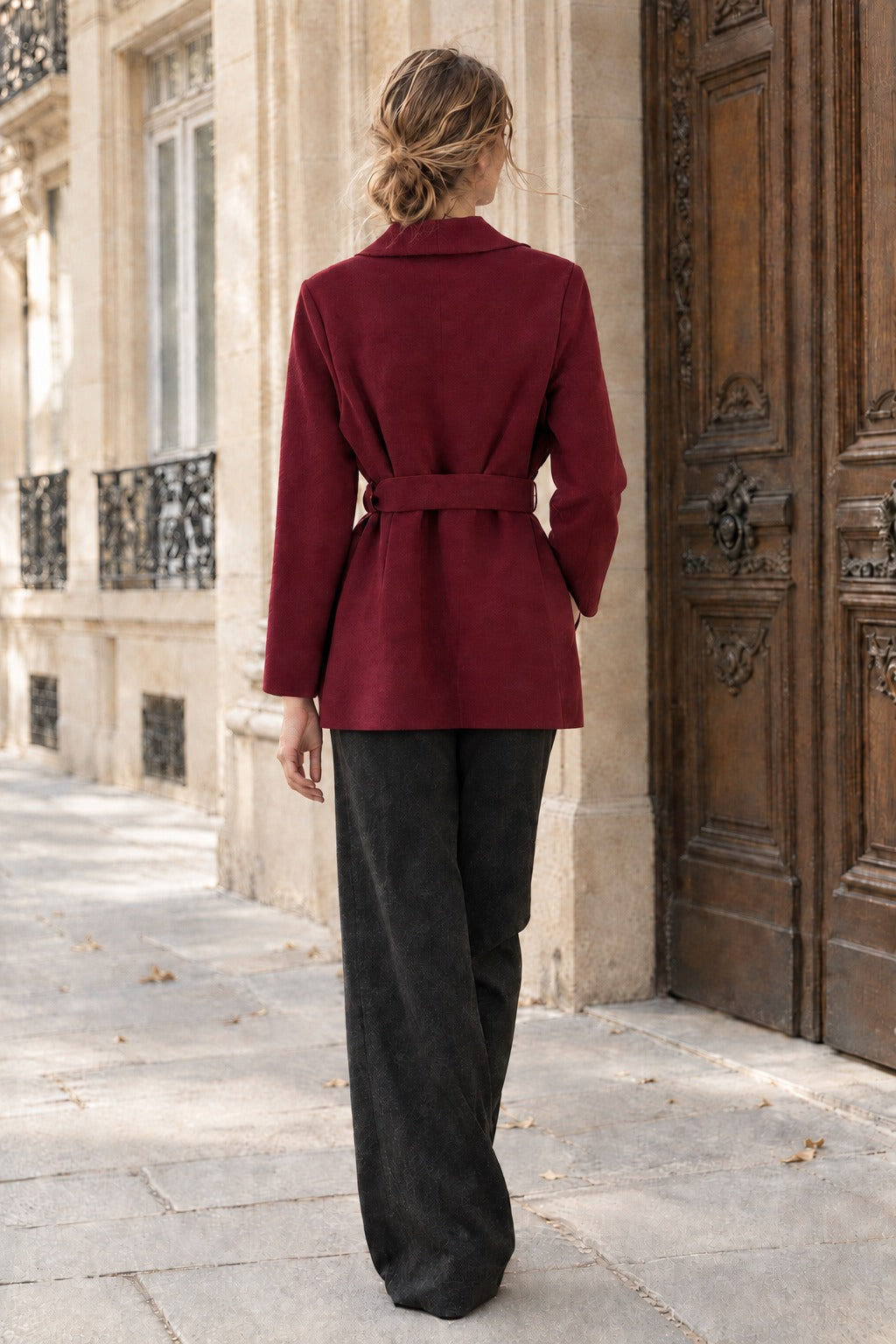Manteau court ceinturé à col cascade