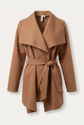 Manteau court ceinturé à col cascade
