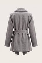 Manteau court ceinturé à col cascade