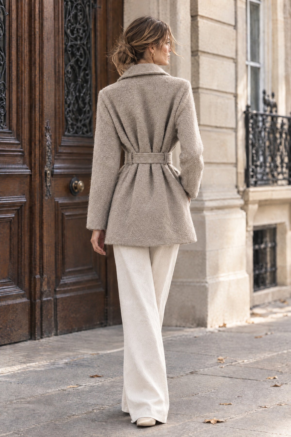 Manteau court bouclé ceinturé