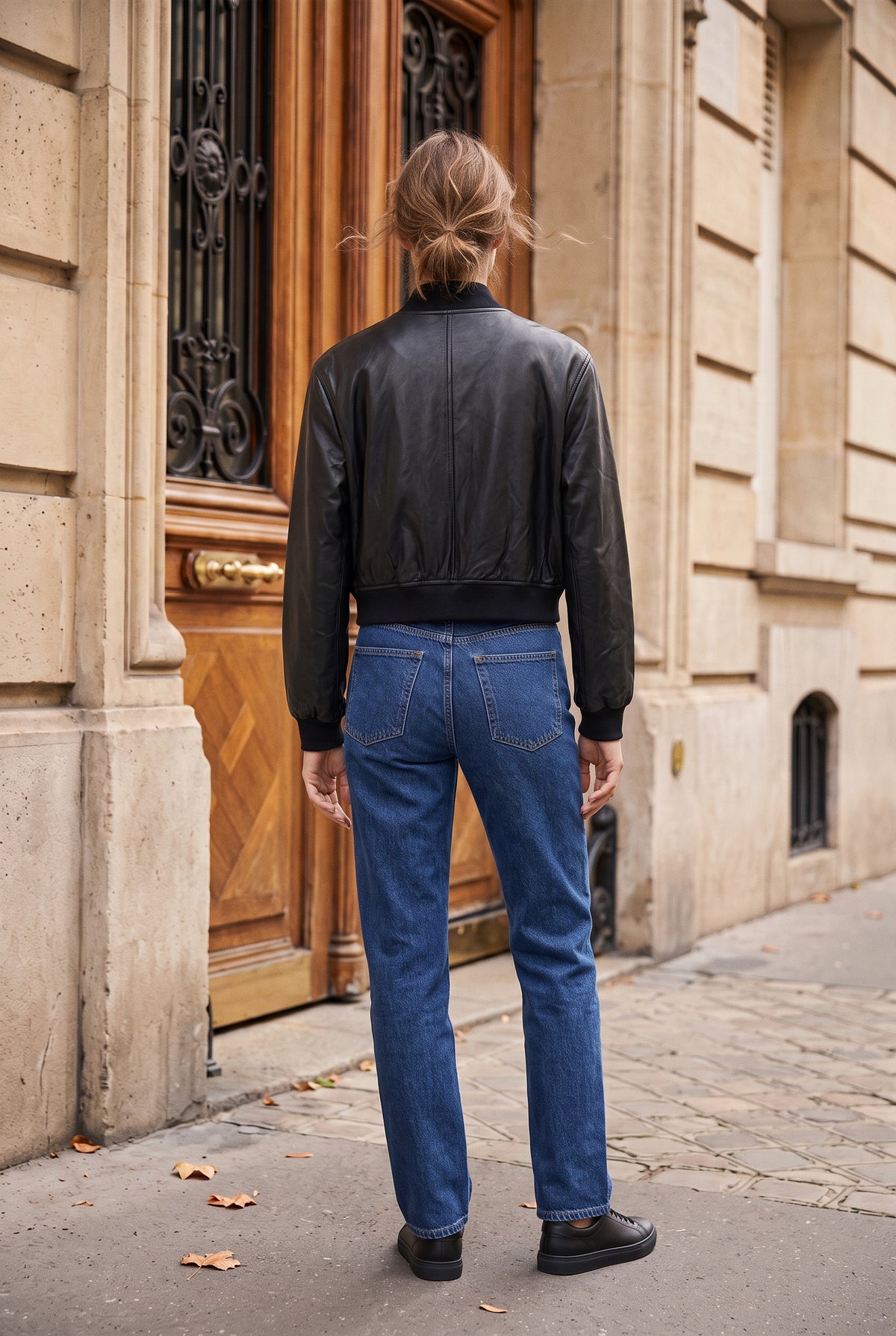 Blouson bomber court en similicuir – Noir – porté – EMORA