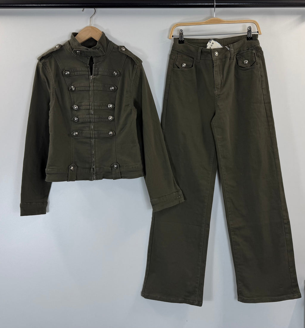 Ensemble officier veste cintrée et pantalon large – photo produit – EMORA