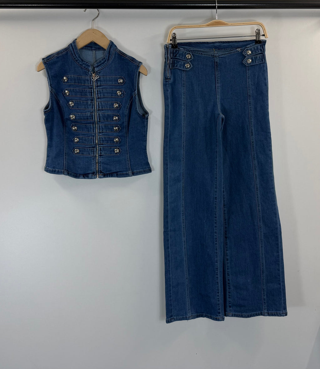 Ensemble en denim gilet officier et jean large – photo produit – EMORA