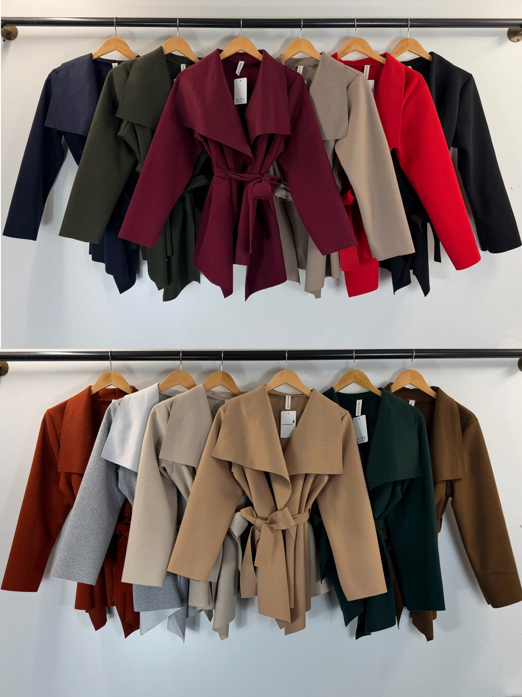 Manteau court ceinturé à col cascade